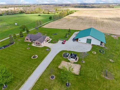 7855 N Brad Bloomer Rd, Bradford, OH 45308