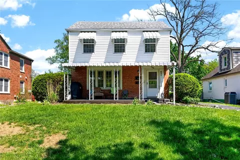 451 Orchard Dr, Oakwood, OH 45419