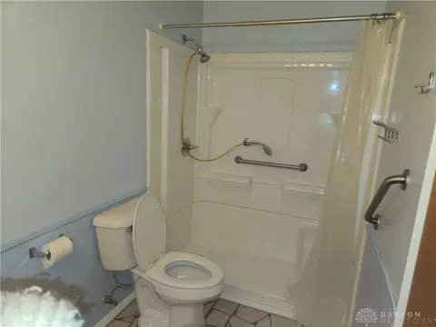 Bath - 40 Walnut Pl, Springboro, OH 45066 photo 3 of 3