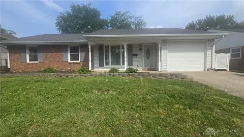 40 Walnut Pl, Springboro, OH 45066