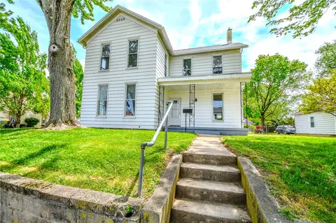 138 E Main St, West Carrollton, OH 45449