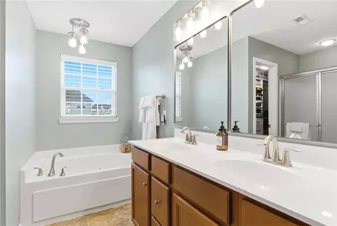 Bath - 10215 Morgan Grey Ct, Washington Township, OH 45458 photo 2 of 5