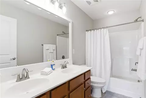 Bath - 10215 Morgan Grey Ct, Washington Township, OH 45458 photo 4 of 5