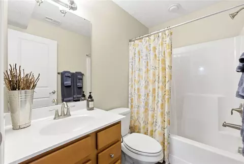 Bath - 10215 Morgan Grey Ct, Washington Township, OH 45458 photo 5 of 5