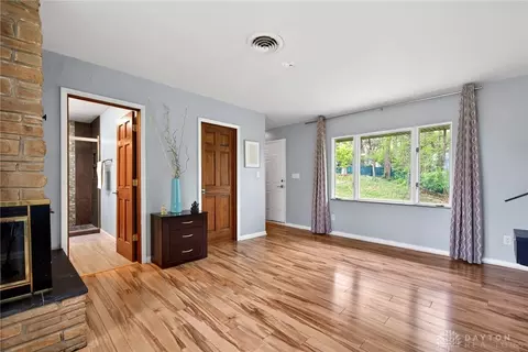 Living - 3183 Locust Camp Rd, Kettering, OH 45419 photo 8 of 9