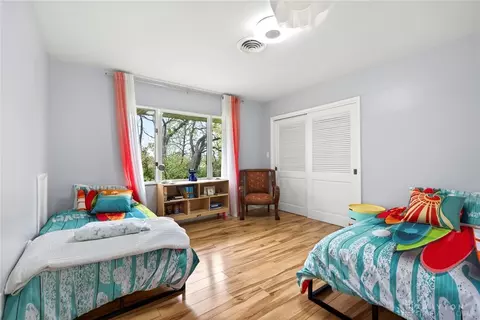 Bedroom - 3183 Locust Camp Rd, Kettering, OH 45419 photo 3 of 4