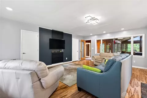 Living - 3183 Locust Camp Rd, Kettering, OH 45419 photo 9 of 9