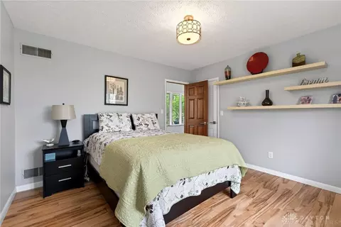Bedroom - 3183 Locust Camp Rd, Kettering, OH 45419 photo 2 of 4