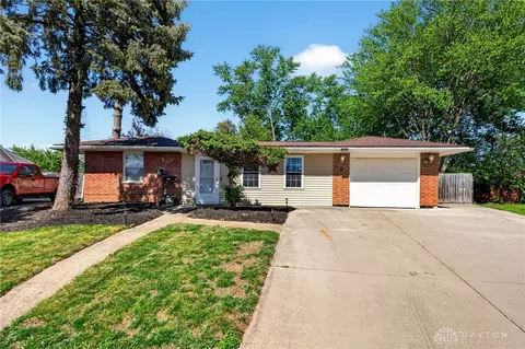 1392 Chinook Ct, Xenia, OH 45385