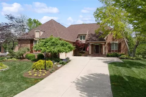 1209 Club View Dr, Centerville, OH 45458