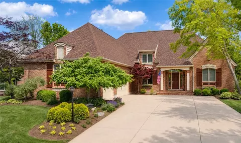 1209 Club View Dr, Centerville, OH 45458