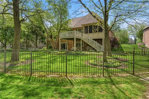 1209 Club View Dr, Centerville, OH 45458
