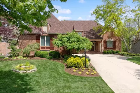 1209 Club View Dr, Centerville, OH 45458