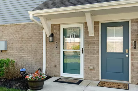 88 Old Pond Rd, Springboro, OH 45066