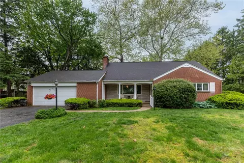 517 Locust Hill Dr, Englewood, OH 45322