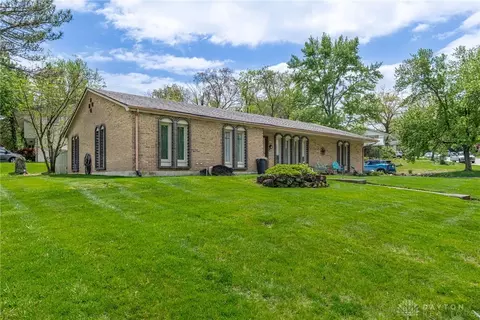 6302 7 Pines Dr, Dayton, OH 45449