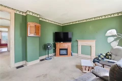 Living - 1444 Eagle City Rd, Springfield, OH 45504 photo 3 of 6