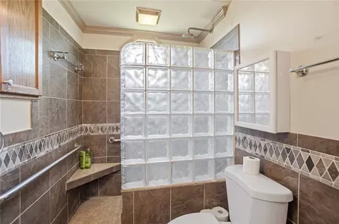 Bath - 1444 Eagle City Rd, Springfield, OH 45504 photo 1 of 4