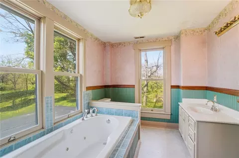 Bath - 1444 Eagle City Rd, Springfield, OH 45504 photo 2 of 4