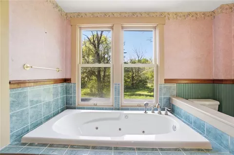 Bath - 1444 Eagle City Rd, Springfield, OH 45504 photo 4 of 4