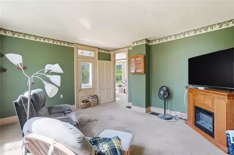 Living - 1444 Eagle City Rd, Springfield, OH 45504 photo 5 of 6