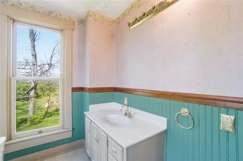 Bath - 1444 Eagle City Rd, Springfield, OH 45504 photo 3 of 4