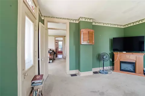 Living - 1444 Eagle City Rd, Springfield, OH 45504 photo 4 of 6