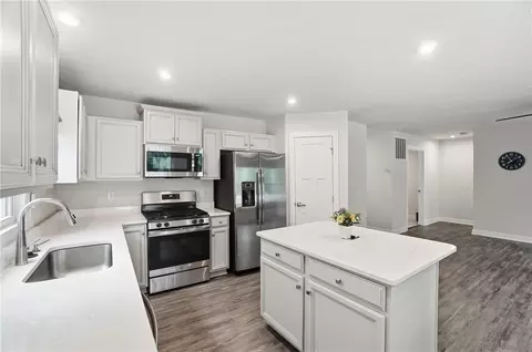 Kitchen - 7506 Harbor Way, Harrison, OH 45030 photo 2 of 3