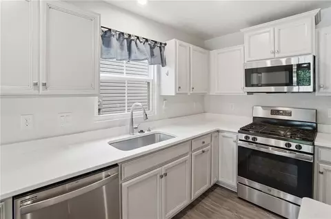 Kitchen - 7506 Harbor Way, Harrison, OH 45030 photo 3 of 3