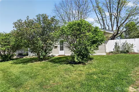 5093 Bayside Dr, Riverside, OH 45431