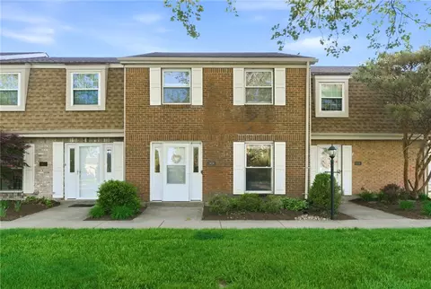 1414 Crown Point Ct, Beavercreek, OH 45434