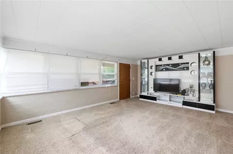Living - 3312 Fairway Dr, Kettering, OH 45409 photo 2 of 7