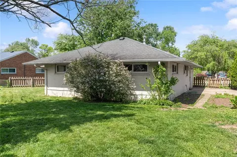 Exterior - 3690 Endover Rd, Dayton, OH 45439 photo 3 of 6