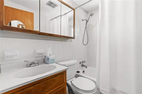Bath - 3690 Endover Rd, Dayton, OH 45439 photo 1 of 1