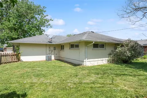 Exterior - 3690 Endover Rd, Dayton, OH 45439 photo 4 of 6