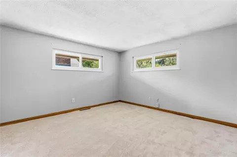 Bedroom - 3690 Endover Rd, Dayton, OH 45439 photo 5 of 6