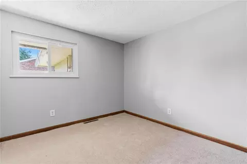 Bedroom - 3690 Endover Rd, Dayton, OH 45439 photo 1 of 6