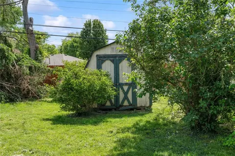 Exterior - 3690 Endover Rd, Dayton, OH 45439 photo 5 of 6