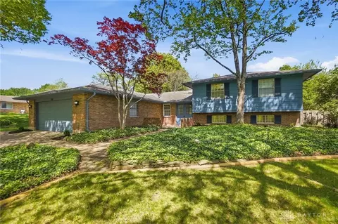 2321 Pondview Dr, Kettering, OH 45440