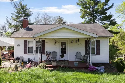 2390 Ridge Rd, Zanesville, OH 43701