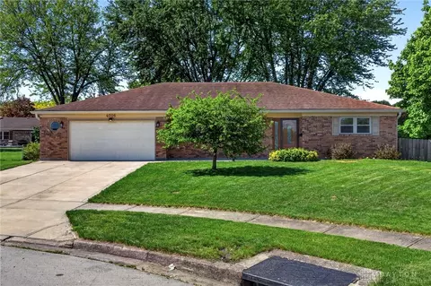 4006 Loop Dr, Englewood, OH 45322