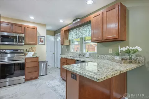 Kitchen - 7057 Howard Rd, Franklin, OH 45005 photo 1 of 5