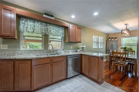 Kitchen - 7057 Howard Rd, Franklin, OH 45005 photo 4 of 5