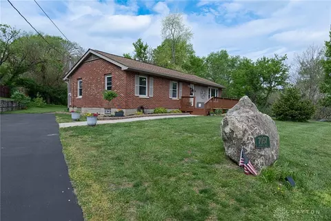 Exterior - 7057 Howard Rd, Franklin, OH 45005 photo 2 of 10