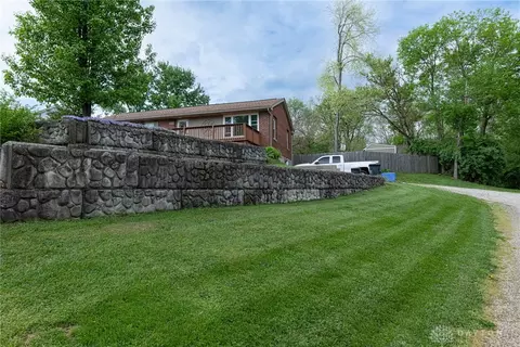 Exterior - 7057 Howard Rd, Franklin, OH 45005 photo 9 of 10