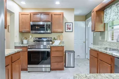 Kitchen - 7057 Howard Rd, Franklin, OH 45005 photo 2 of 5