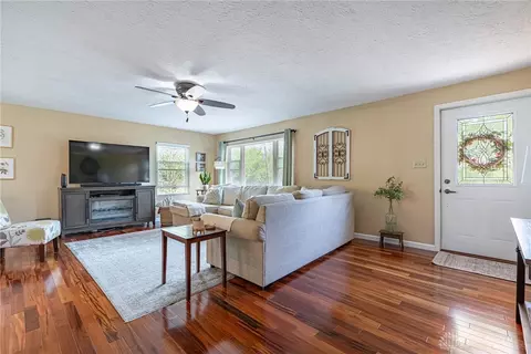 Living - 7057 Howard Rd, Franklin, OH 45005 photo 1 of 3
