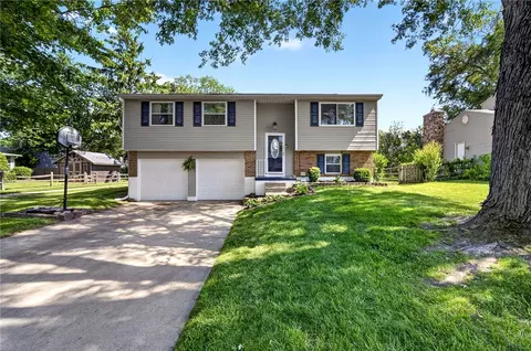817 W Martindale Rd, Englewood, OH 45322
