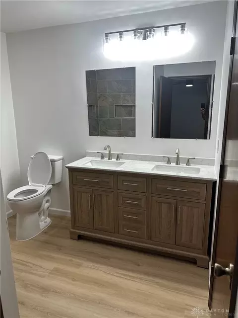 Bath - 758 Oneida Dr, Springfield, OH 45502 photo 2 of 5