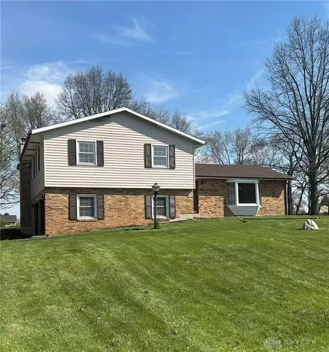 758 Oneida Dr, Springfield, OH 45502